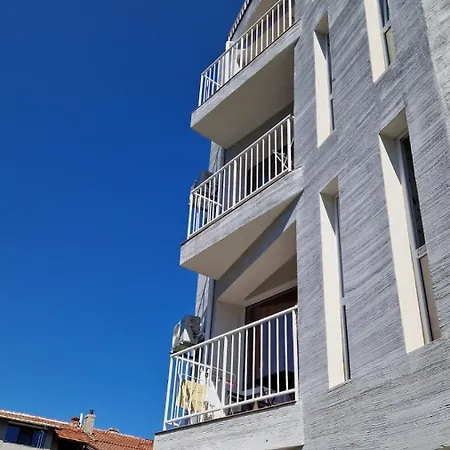 геновева Китен